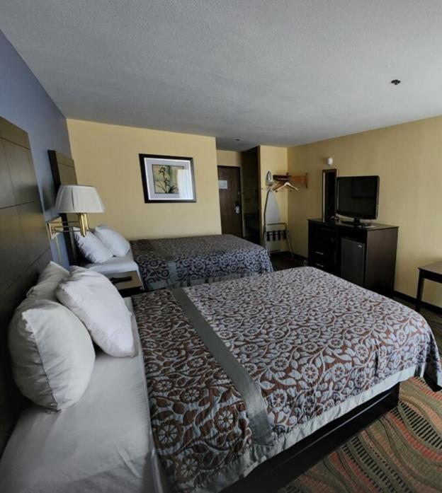 Days Inn By Wyndham Springfield Buitenkant foto