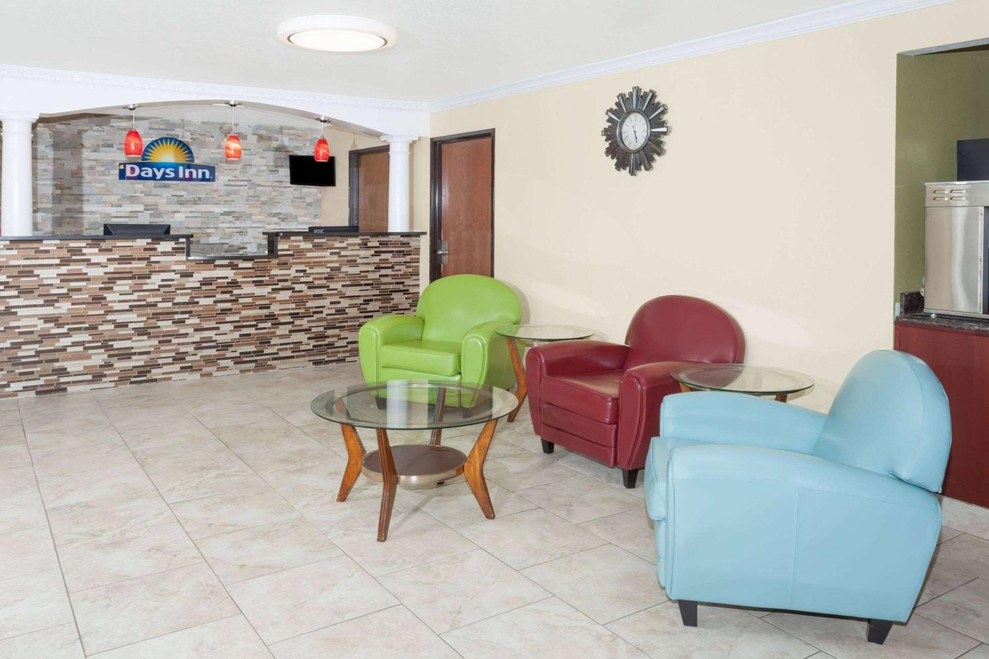 Days Inn By Wyndham Springfield Buitenkant foto
