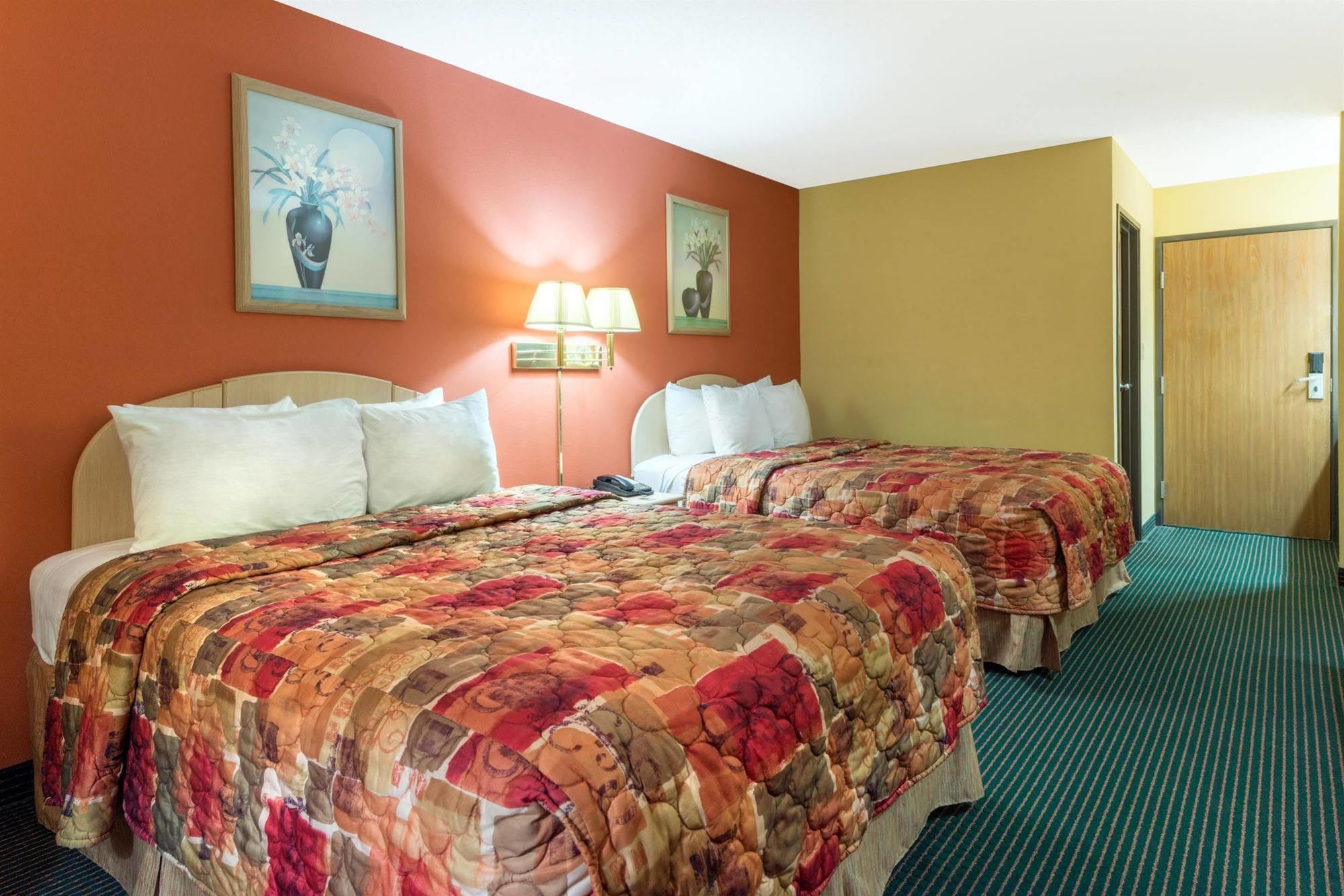 Days Inn By Wyndham Springfield Buitenkant foto