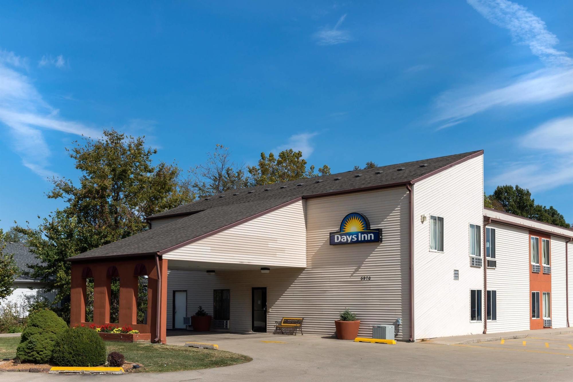 Days Inn By Wyndham Springfield Buitenkant foto